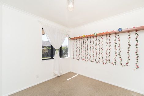 Photo of property in 15 Orlando Way, Kelvin Grove, Palmerston North, 4414