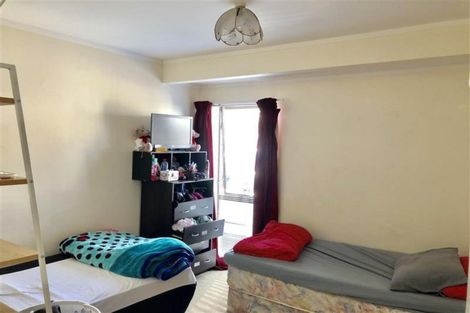 Photo of property in 2b Roys Road, Weymouth, Auckland, 2103