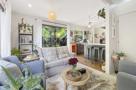 Photo of property in 2/8 Park Hill Road, Birkenhead, Auckland, 0626