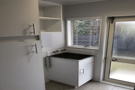 Photo of property in 3 Lydia Place, Kelvin Grove, Palmerston North, 4414
