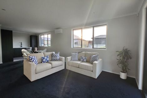 Photo of property in 2 Paapaka Way, Waiuku, 2123