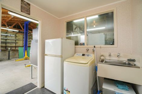 Photo of property in 21 Irvine Street, Wallacetown, 9816