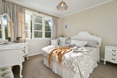 Photo of property in 63 Forrest Hill Road, Milford, Auckland, 0620