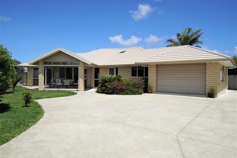 Photo of property in 10 Sea Dune Place, Ruakaka, 0116