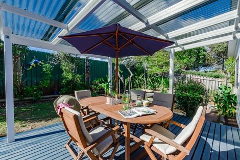 Photo of property in 27 Eruini Street, Waikanae Beach, Waikanae, 5036