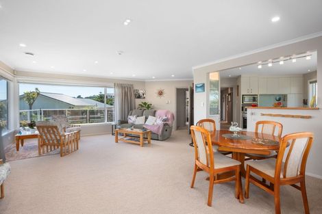 Photo of property in 16 Mana View Road, Paremata, Porirua, 5026