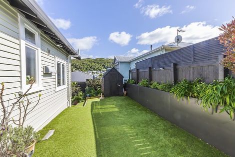 Photo of property in 3 Thames Street, Island Bay, Wellington, 6023