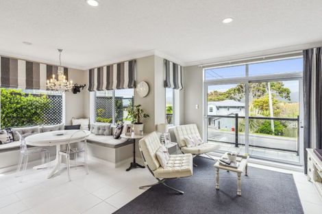 Photo of property in 47 Golf Road, Paraparaumu Beach, Paraparaumu, 5032