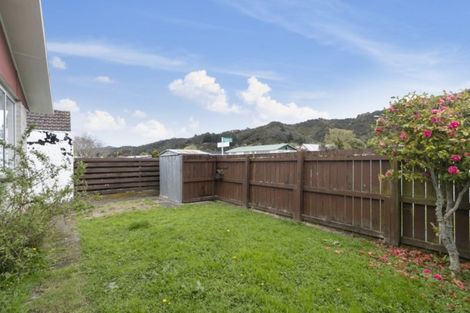 Photo of property in 252a Wellington Road, Wainuiomata, Lower Hutt, 5014