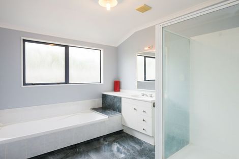 Photo of property in 148 Hillcrest Drive, Kelvin Grove, Palmerston North, 4414