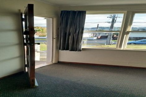 Photo of property in 90-92 Strand Crescent, Naenae, Lower Hutt, 5011