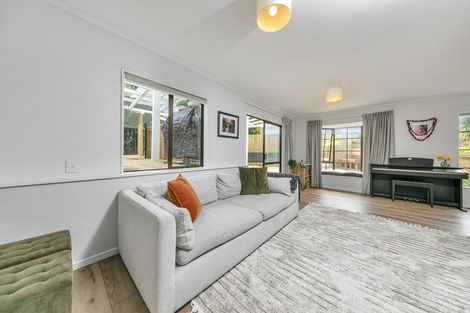 Photo of property in 2/77 Atkinson Road, Titirangi, Auckland, 0604