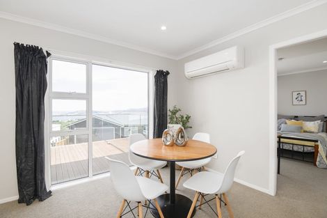 Photo of property in 3 Cessna Way, Newlands, Wellington, 6037