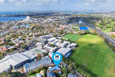 Photo of property in 2/103 Bond Crescent, Forrest Hill, Auckland, 0620