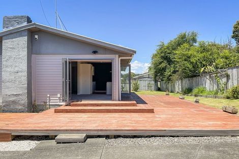 Photo of property in 39a Fairclough Road, Beach Haven, Auckland, 0626