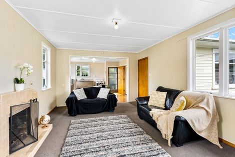 Photo of property in 6 Benge Crescent, Clouston Park, Upper Hutt, 5018