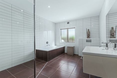 Photo of property in 8 Kawai Rise, Te Atatu Peninsula, Auckland, 0610