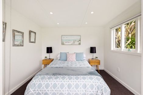 Photo of property in 16 Cathedral Road, Gore Bay, Cheviot, 7383