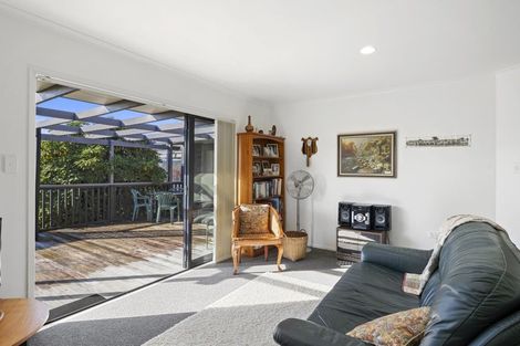 Photo of property in 3 Maple Crescent, Whalers Gate, New Plymouth, 4310