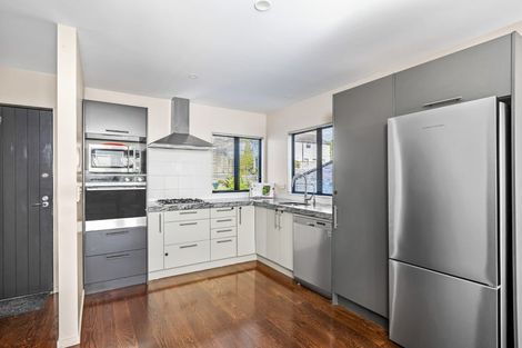 Photo of property in 4/64 Schnapper Rock Road, Schnapper Rock, Auckland, 0632