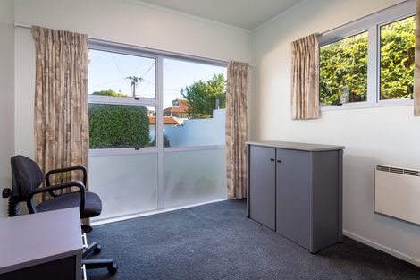 Photo of property in 11 Ellangowan Road, Waiake, Auckland, 0630