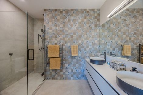 Photo of property in 5 Valley Crescent, Wanaka, 9305