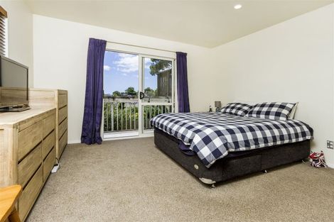 Photo of property in 17 Bushglen Court, Browns Bay, Auckland, 0630