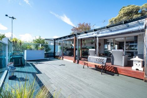 Photo of property in 2/3 Cezanne Place, New Lynn, Auckland, 0600