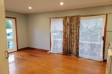 Photo of property in 9 Bishop Street, Green Bay, Auckland, 0604