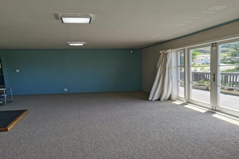 Photo of property in 28 Staincross Street, Green Bay, Auckland, 0604