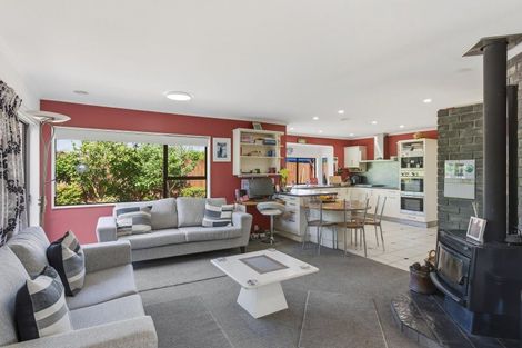 Photo of property in 11 Oakwood Grove, Paraparaumu Beach, Paraparaumu, 5032