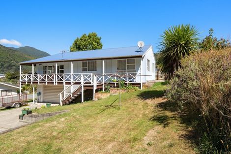 Photo of property in 38 Buller Street, Picton, 7220