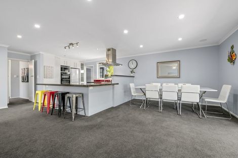 Photo of property in 4 Pinehaven Road, Pinehaven, Upper Hutt, 5019