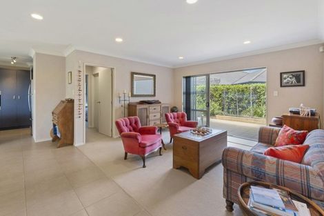 Photo of property in 54 Aberdeen Crescent, Wattle Downs, Auckland, 2103