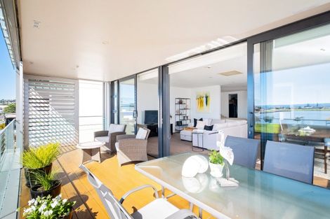 Photo of property in 305/7 Humber Street, Pandora, Napier, 4110