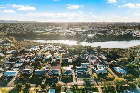 Photo of property in 24 Cobham Crescent, Kelston, Auckland, 0602