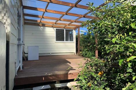 Photo of property in 1/12 De Thiery Place, Pakuranga Heights, Auckland, 2010