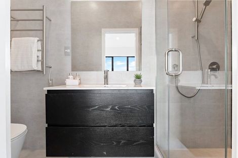 Photo of property in 2/122 Archibald Road, Kelston, Auckland, 0602