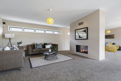 Photo of property in 92 Saint James Drive, Huntington, Hamilton, 3210