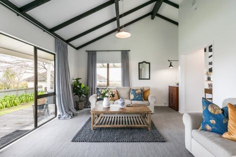 Photo of property in 10 Busby Hill, Havelock North, 4130