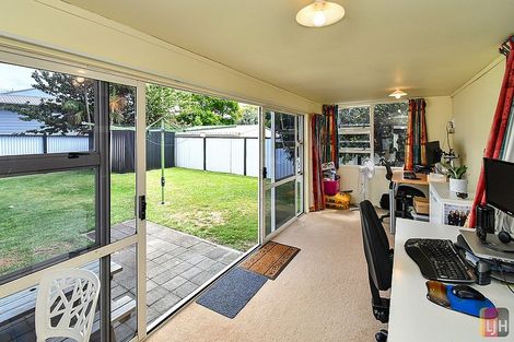 Photo of property in 14 Hadley Wood Drive, Wattle Downs, Auckland, 2103