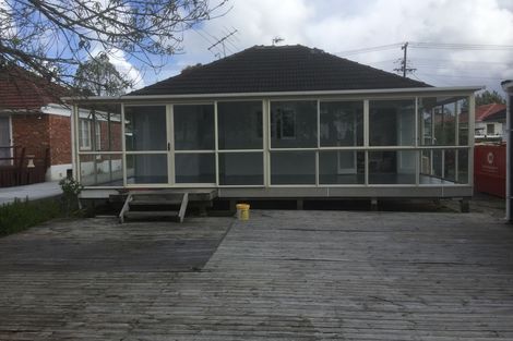 Photo of property in 28 Edwards Avenue, Henderson, Auckland, 0610