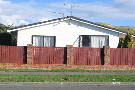 Photo of property in 101 Pikarere Street, Titahi Bay, Porirua, 5022
