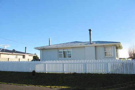 Photo of property in 2 Church Street, Winton, 9720