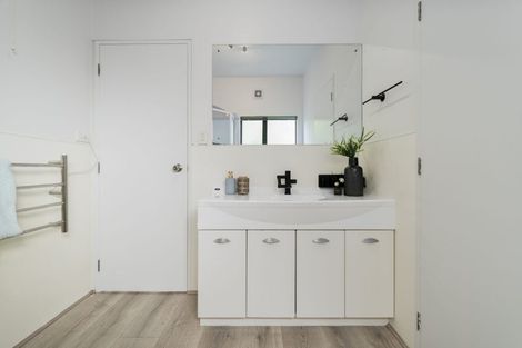 Photo of property in 257 Glengarry Road, Glen Eden, Auckland, 0602