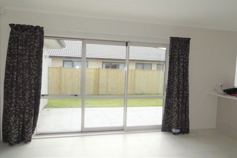 Photo of property in 5 Strathaven Road, Wattle Downs, Auckland, 2103