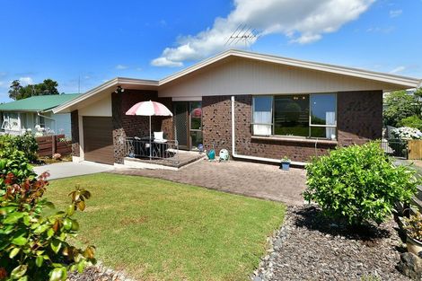 Photo of property in 13a Albatross Road, Red Beach, 0932