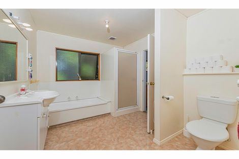 Photo of property in 1/96 Edmonton Road, Henderson, Auckland, 0612