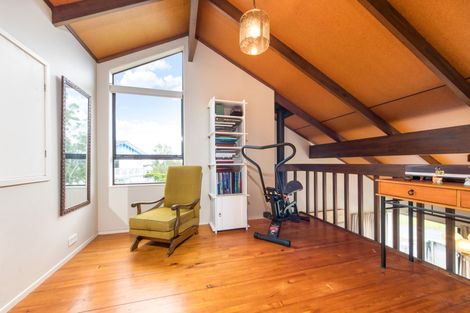 Photo of property in 16 Woodhouse Place, West Harbour, Auckland, 0618