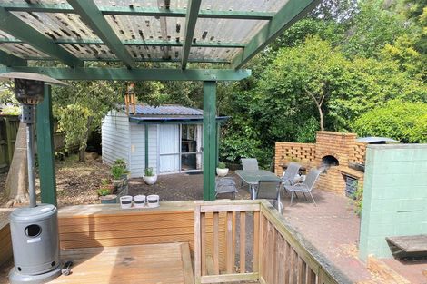 Photo of property in 44 Easton Park Parade, Glenfield, Auckland, 0629